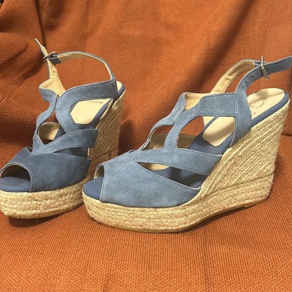 Barely used blue wedges - Picture 2 of 3